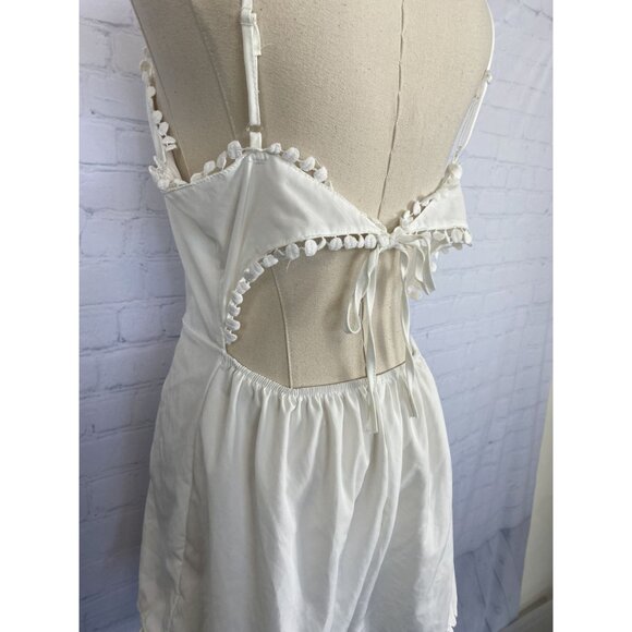 ⭐ 3/$15 White Backless Lace Trim Romper With Adjustable Straps Pom Pom L - Picture 7 of 8